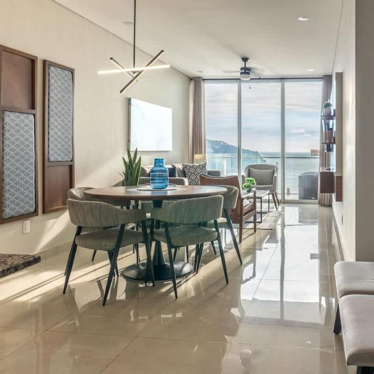 Luxe Oceanfront Condo in Golden Zone - Apartment - 14