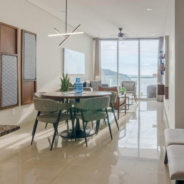 Luxe Oceanfront Condo in Golden Zone - Apartment - 35