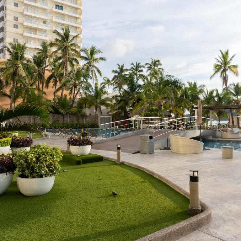 Luxe Oceanfront Condo in Golden Zone - Apartment - 43