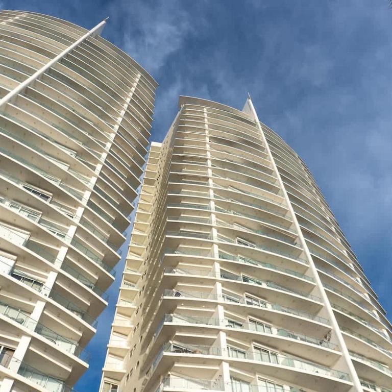 Luxe Oceanfront Condo in Golden Zone - Apartment - 45