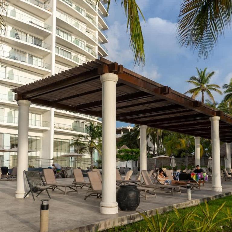 Luxe Oceanfront Condo in Golden Zone - Apartment - 51