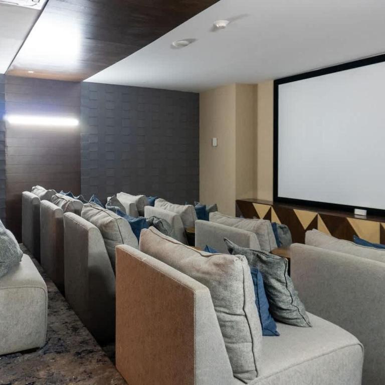 Luxe Oceanfront Condo in Golden Zone - Apartment - 68