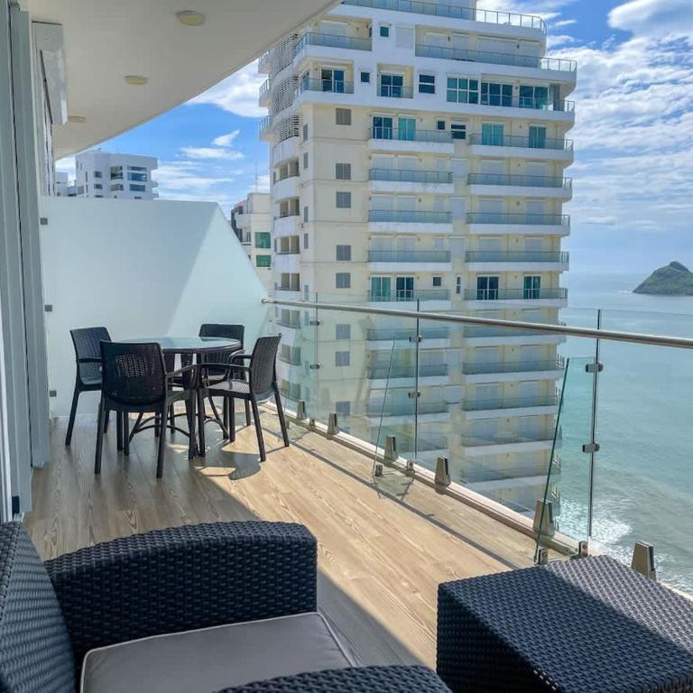 Luxe Oceanfront Condo in Golden Zone - Apartment - 76