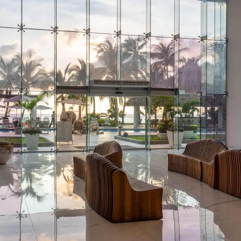 Luxe Oceanfront Condo in Golden Zone - Apartment - 72