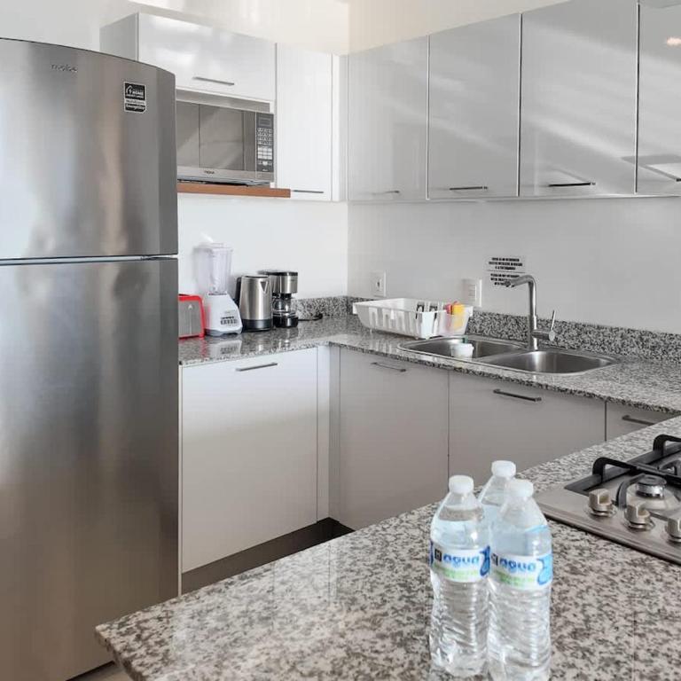 Luxe Oceanfront Condo in Golden Zone - Apartment - 75