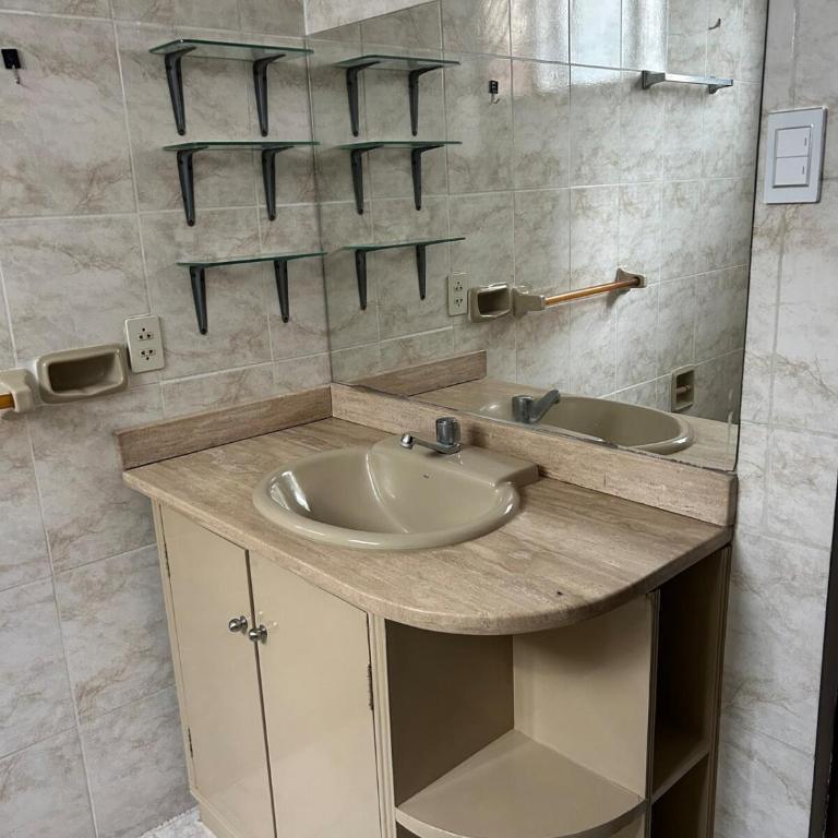 Casa blanca - Three-Bedroom House - 2