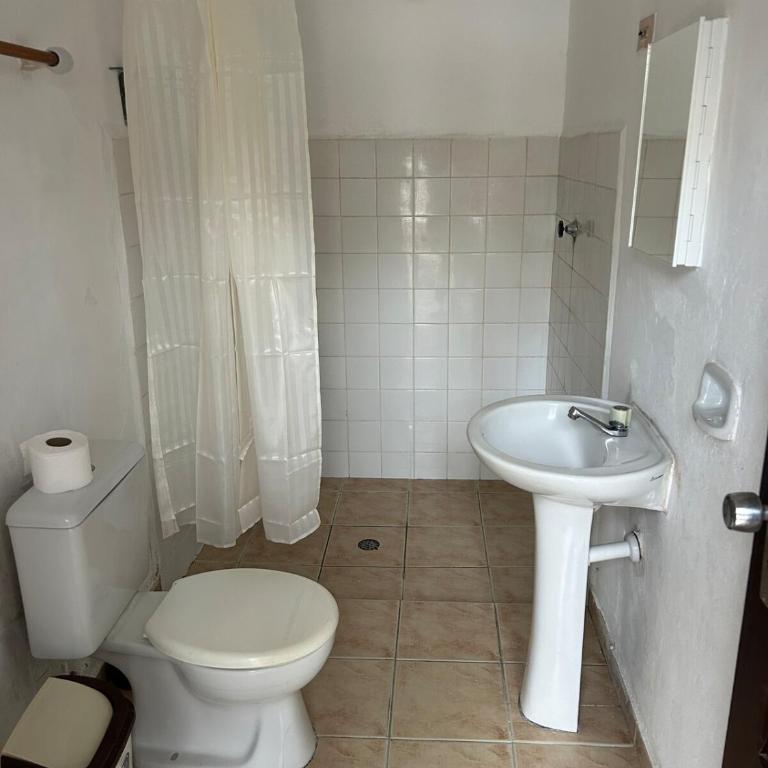 Casa blanca - Three-Bedroom House - 8