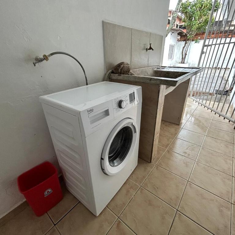 Casa blanca - Three-Bedroom House - 12