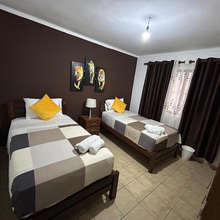 Casa blanca - Three-Bedroom House - 13