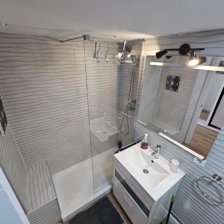 Apartment Torremolinos near Bajondillo Beach - Apartamento de 1 dormitorio - 9