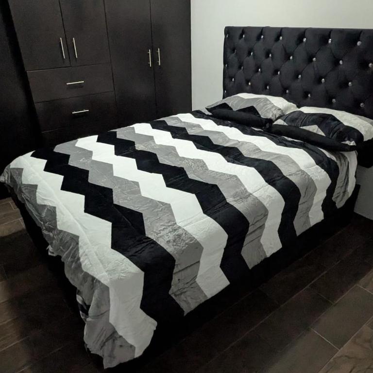 Monte Real House Near Toros Stadium Vía Rápida - Four-Bedroom House - 64