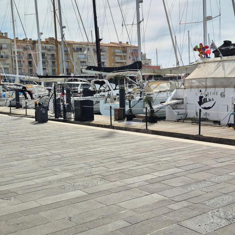 Agde Marine, T4 en duplex vue Centre Port avec parking - Appartement 3 Chambres - 35