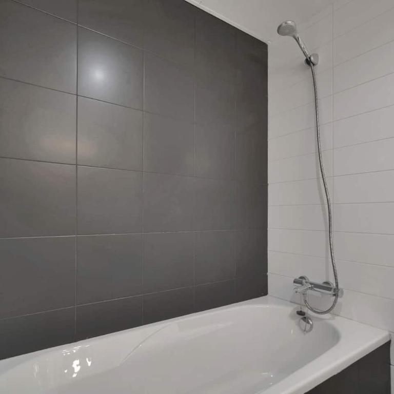 Riviera Modern 2BR Stay w Sunny Balcony and Pools - Habitación Individual - 23