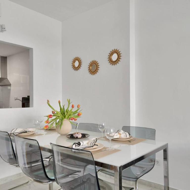 Riviera Modern 2BR Stay w Sunny Balcony and Pools - Habitación Individual - 32