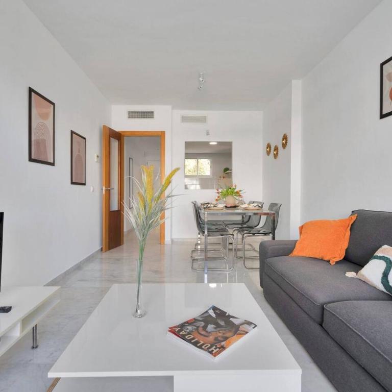 Riviera Modern 2BR Stay w Sunny Balcony and Pools - Habitación Individual - 13