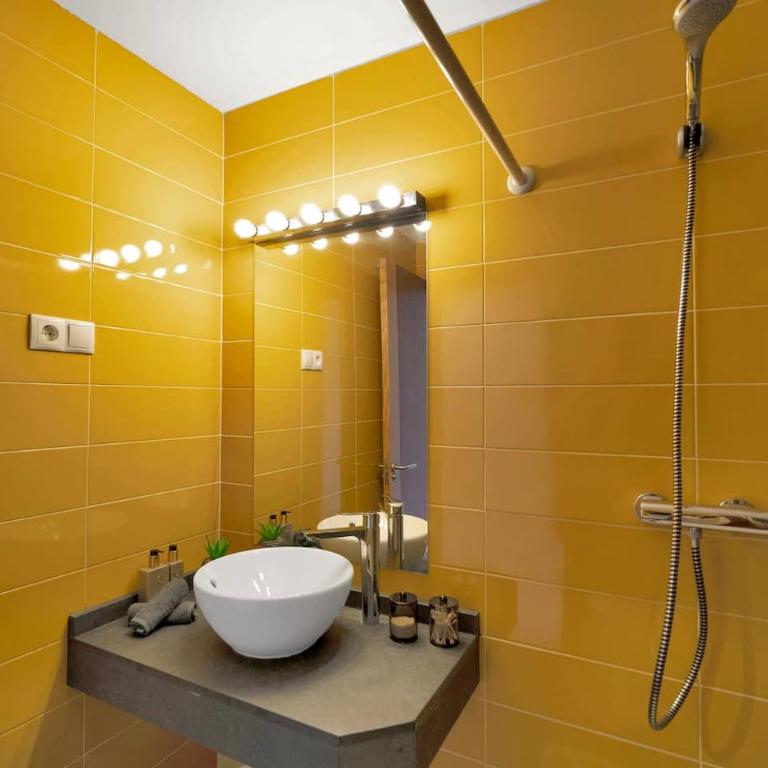 Riviera Modern 2BR Stay w Sunny Balcony and Pools - Habitación Individual - 21