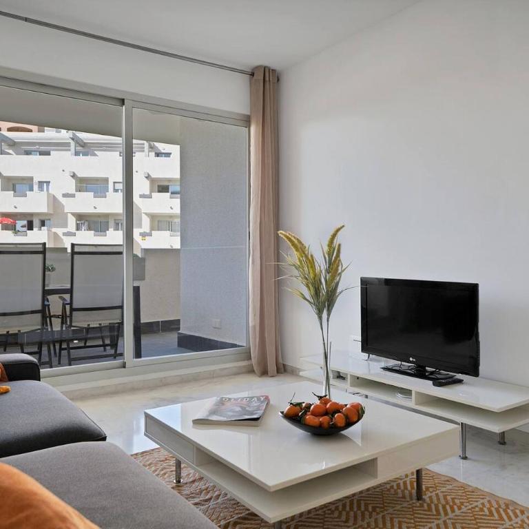 Riviera Modern 2BR Stay w Sunny Balcony and Pools - Habitación Individual - 2