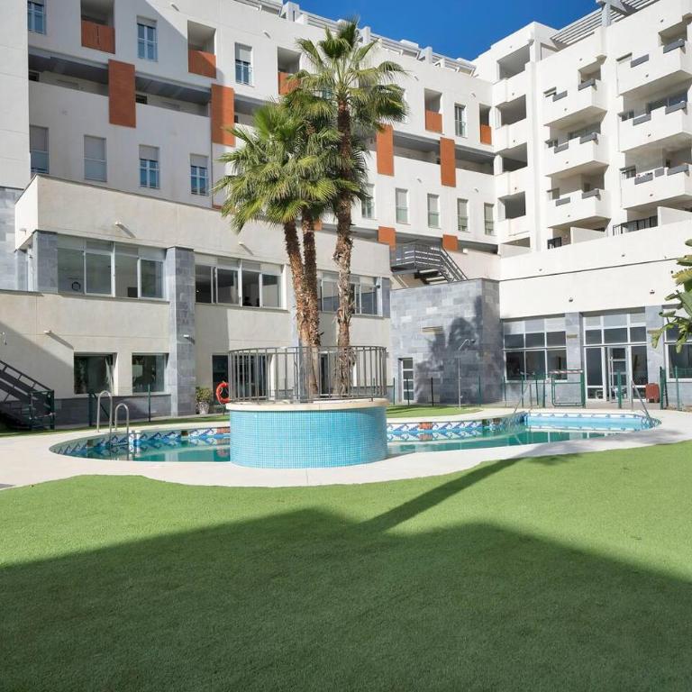 Riviera Modern 2BR Stay w Sunny Balcony and Pools - Habitación Individual - 28