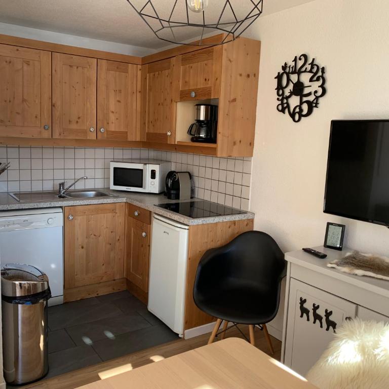 Appartement 2 chambres Chalet LE HAMEAU DES ECRINS Puy-Saint-Vincent 1800 au pied des pistes - Two-Bedroom Apartment - 7
