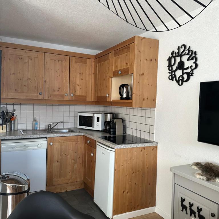 Appartement 2 chambres Chalet LE HAMEAU DES ECRINS Puy-Saint-Vincent 1800 au pied des pistes - Two-Bedroom Apartment - 10