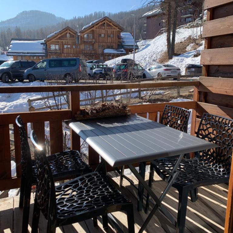 Appartement 2 chambres Chalet LE HAMEAU DES ECRINS Puy-Saint-Vincent 1800 au pied des pistes - Two-Bedroom Apartment - 15