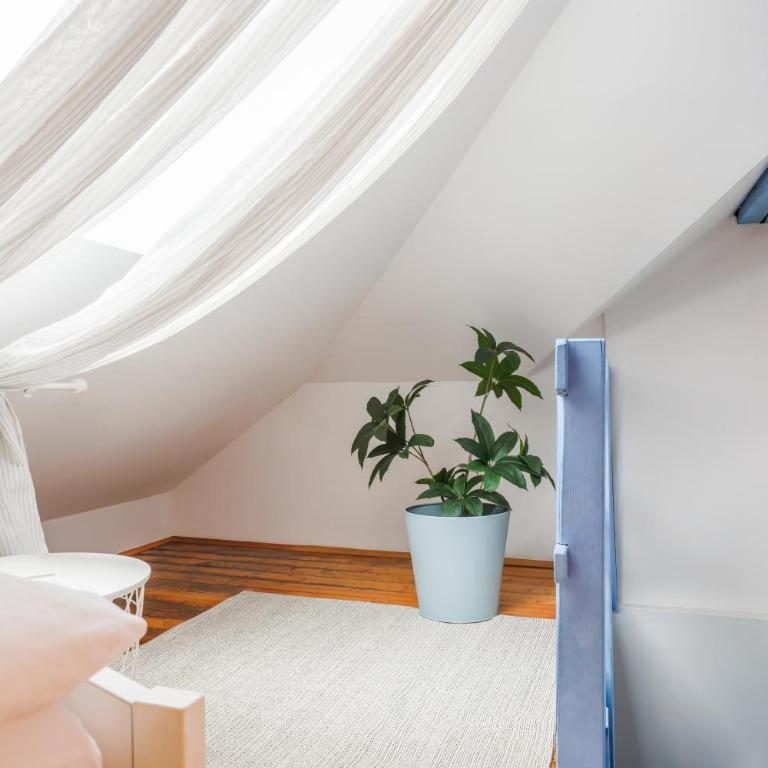 Urban Corner 5min to Republic Square Renovated - Three-Bedroom Apartment - 33