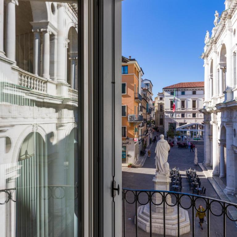 Le Logge, Iconic Basilica Views in the Heart of Vicenza - Appartamento con 2 Camere da Letto e Vista Città - 1
