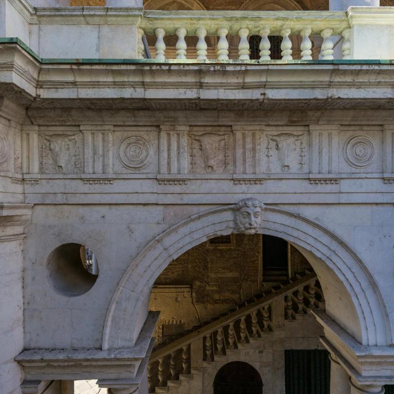 Le Logge, Iconic Basilica Views in the Heart of Vicenza - Appartamento con 2 Camere da Letto e Vista Città - 24