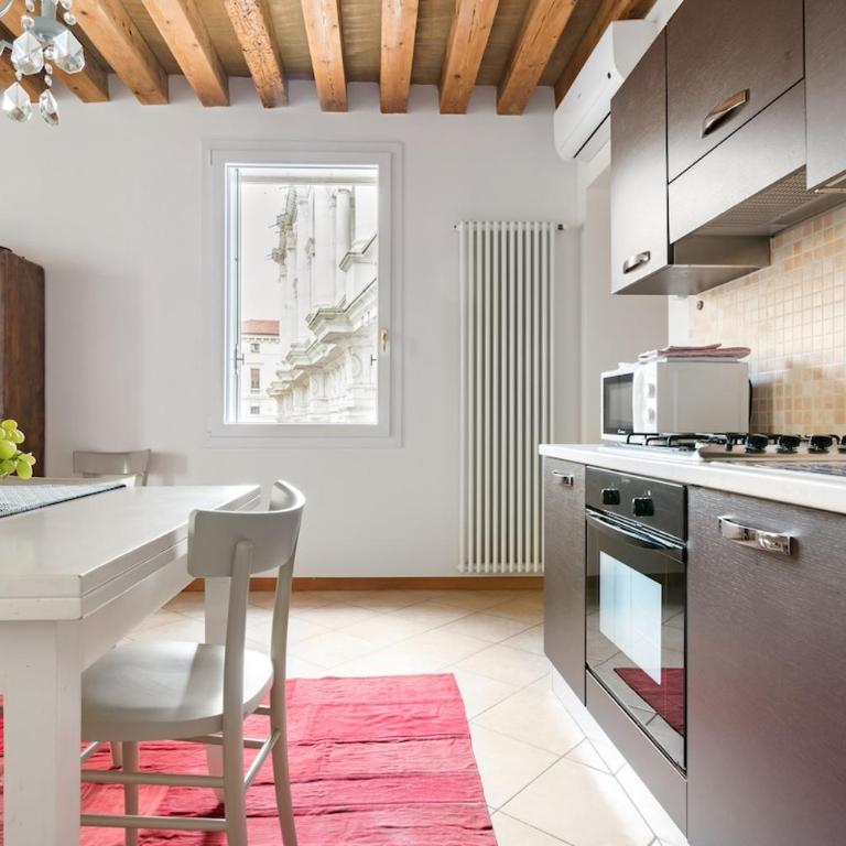 Le Logge, Iconic Basilica Views in the Heart of Vicenza - Appartamento con 2 Camere da Letto e Vista Città - 10