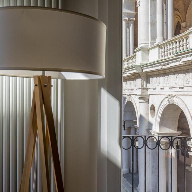 Le Logge, Iconic Basilica Views in the Heart of Vicenza - Appartamento con 2 Camere da Letto e Vista Città - 9
