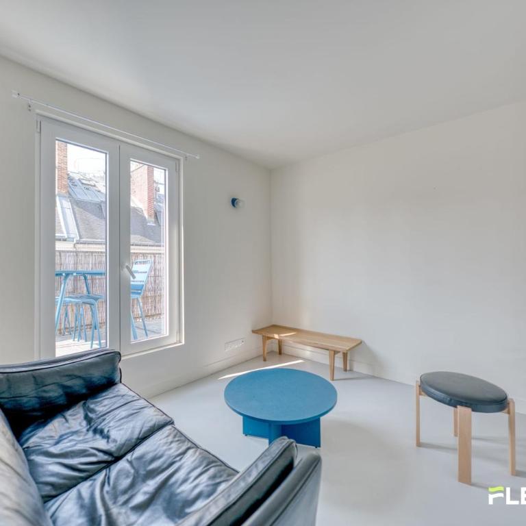 Bright T2 with balcony and Paris rooftop views 9th district - Apartment - 4