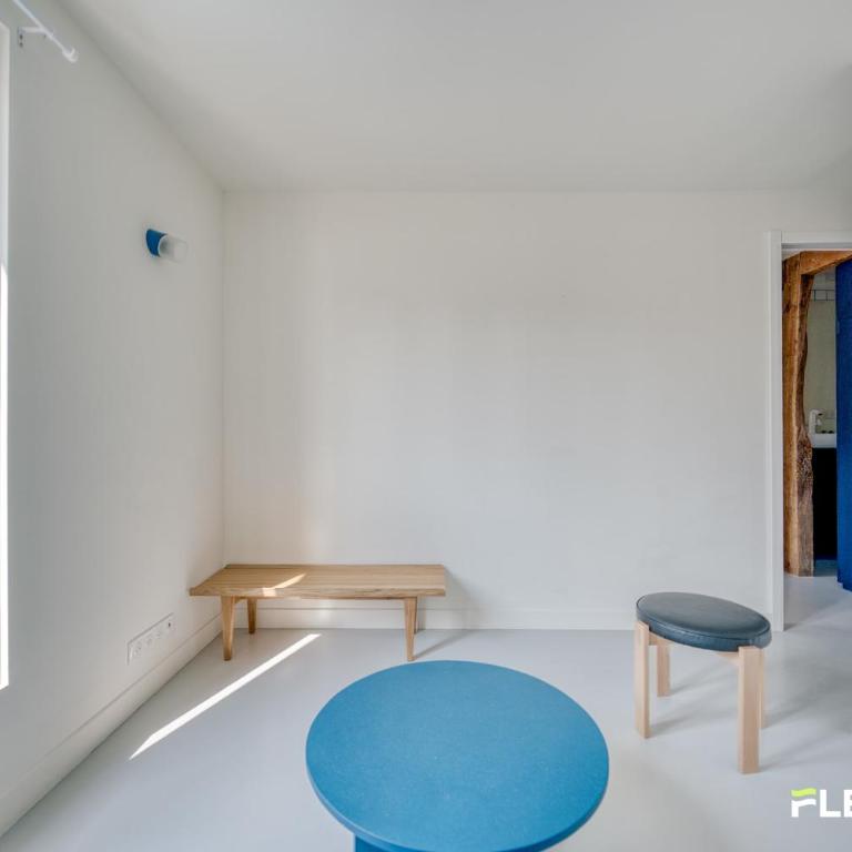 Bright T2 with balcony and Paris rooftop views 9th district - Apartment - 5