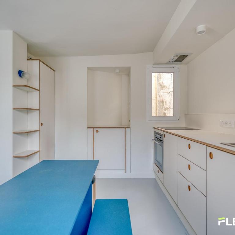 Bright T2 with balcony and Paris rooftop views 9th district - Apartment - 13