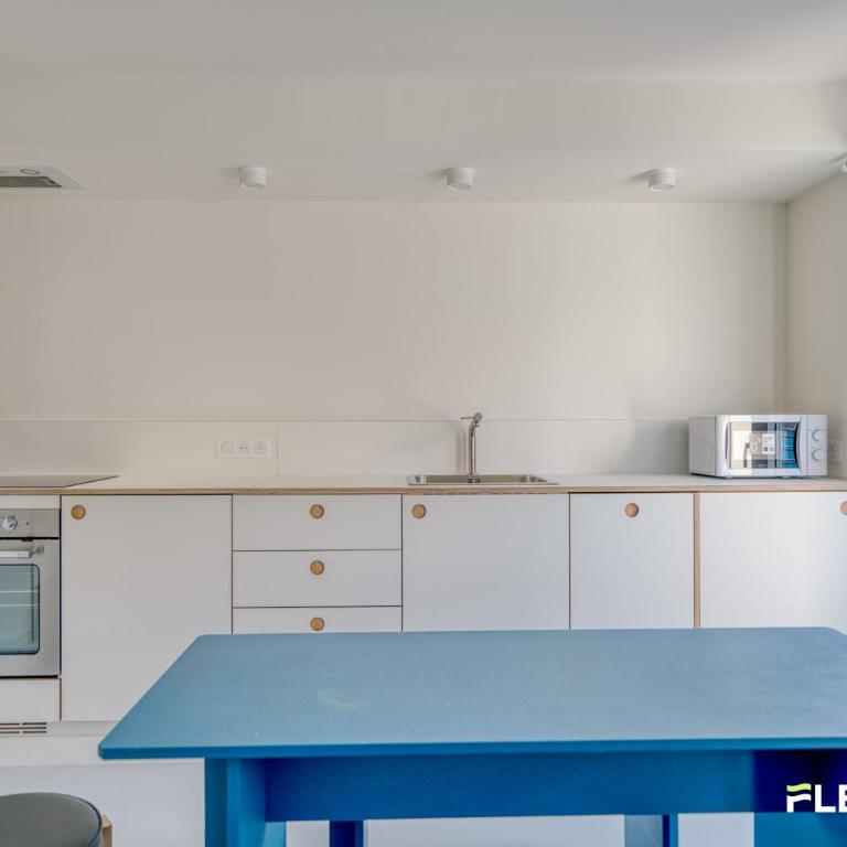 Bright T2 with balcony and Paris rooftop views 9th district - Apartment - 15