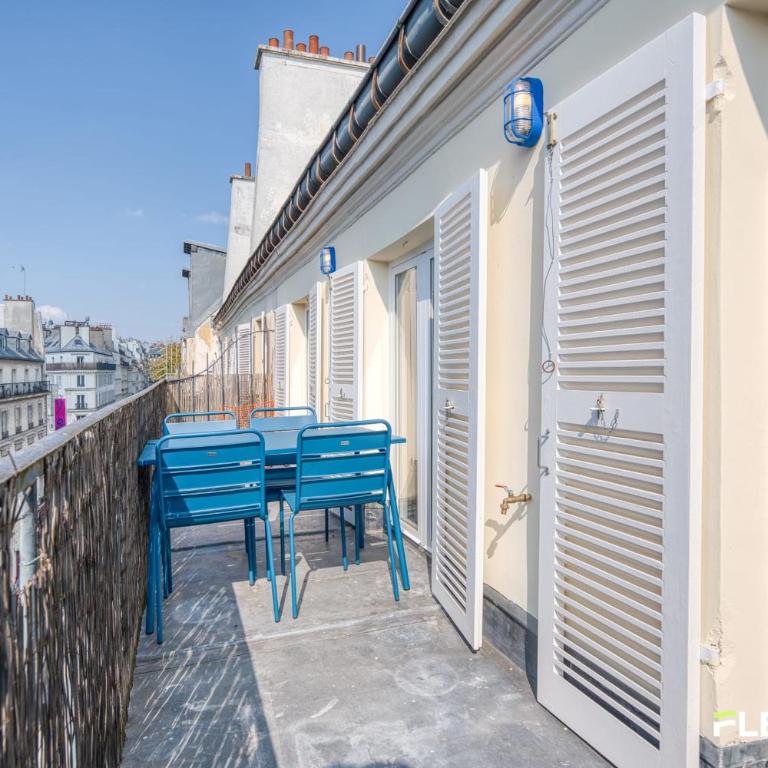 Bright T2 with balcony and Paris rooftop views 9th district - Apartment - 18