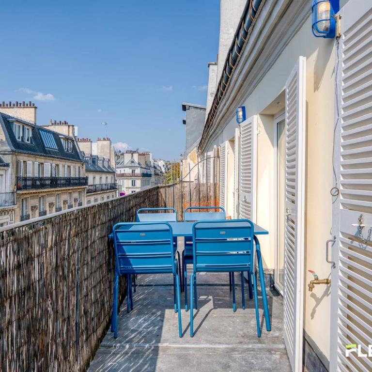 Bright T2 with balcony and Paris rooftop views 9th district - Apartment - 19