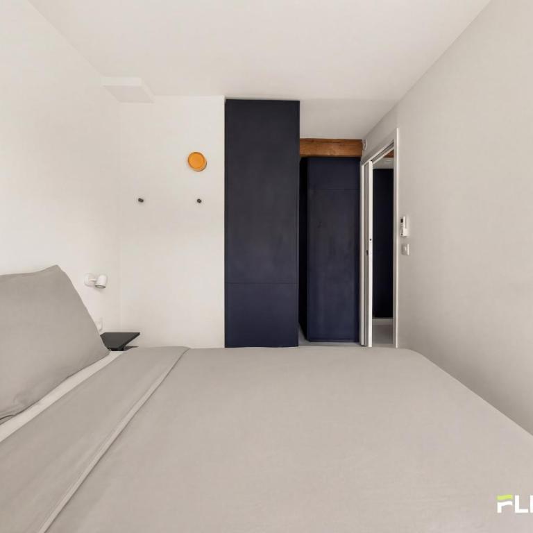 Bright T2 with balcony and Paris rooftop views 9th district - Apartment - 23