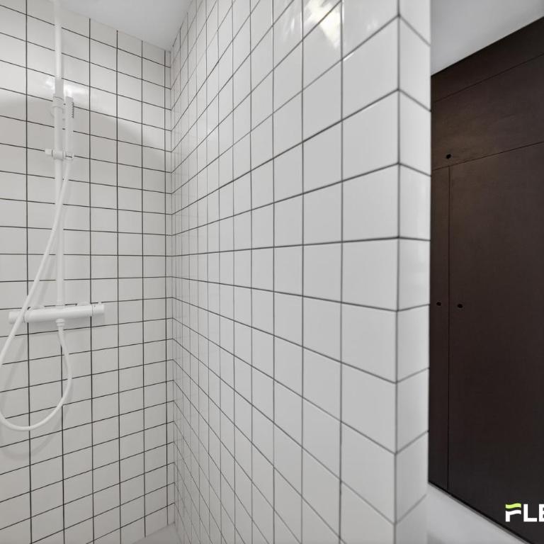 Bright T2 with balcony and Paris rooftop views 9th district - Apartment - 27