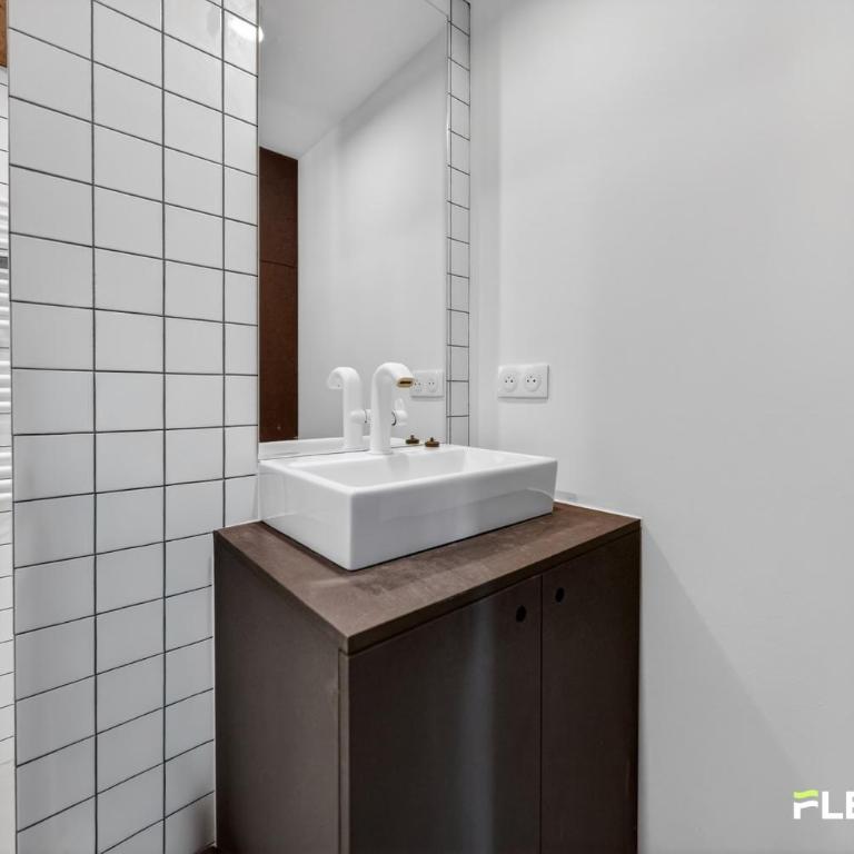 Bright T2 with balcony and Paris rooftop views 9th district - Apartment - 29