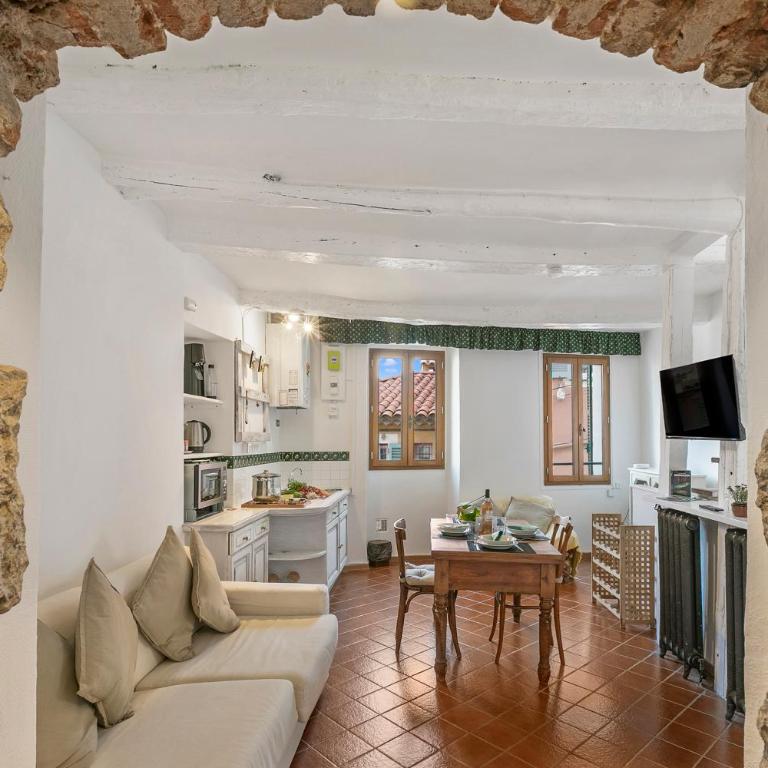 Old Town Apartments 50m Beach and Shop - Apartamento - 2 niveles - 3