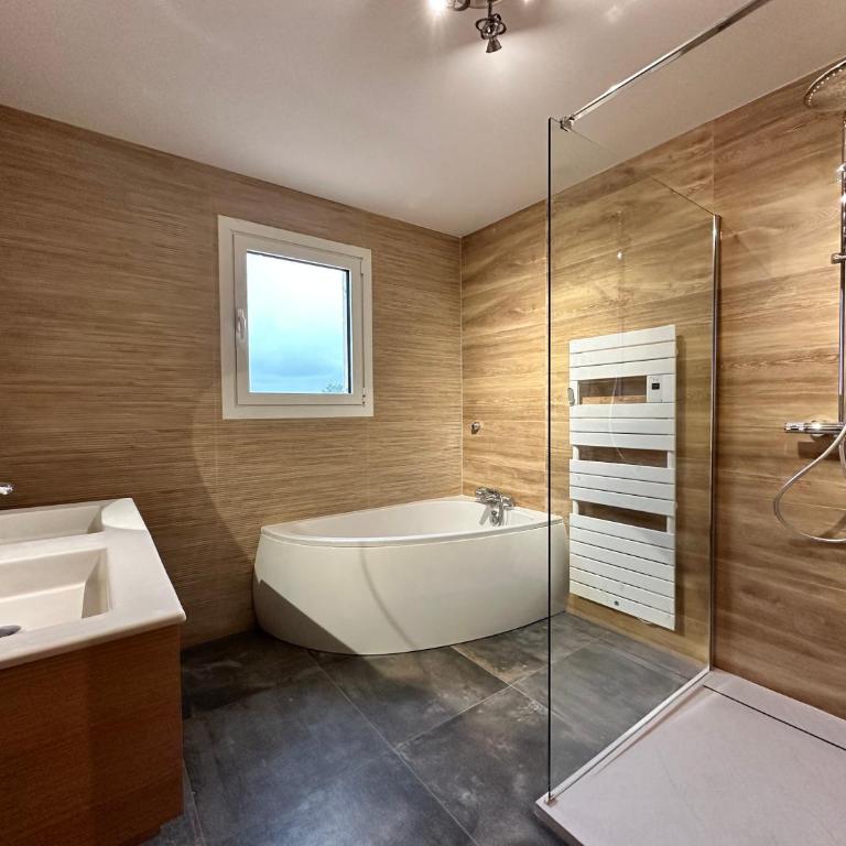 Villa BOUGINVILLEES climatisée pour 12 personnes avec piscine chauffée et vue mer à La Londe-Les-Maures - Maison 6 Chambres - 18