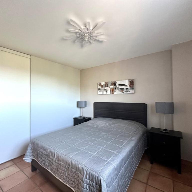 Villa BOUGINVILLEES climatisée pour 12 personnes avec piscine chauffée et vue mer à La Londe-Les-Maures - Maison 6 Chambres - 20