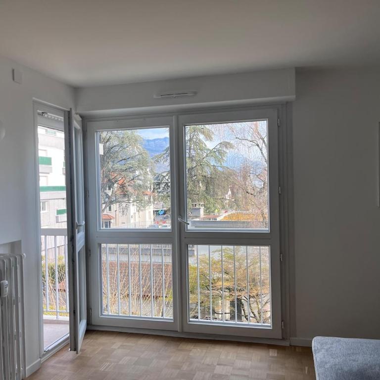 Cozy 2BR Flat 10 Min to Lake City Centre - Apartment mit 2 Schlafzimmern - 30