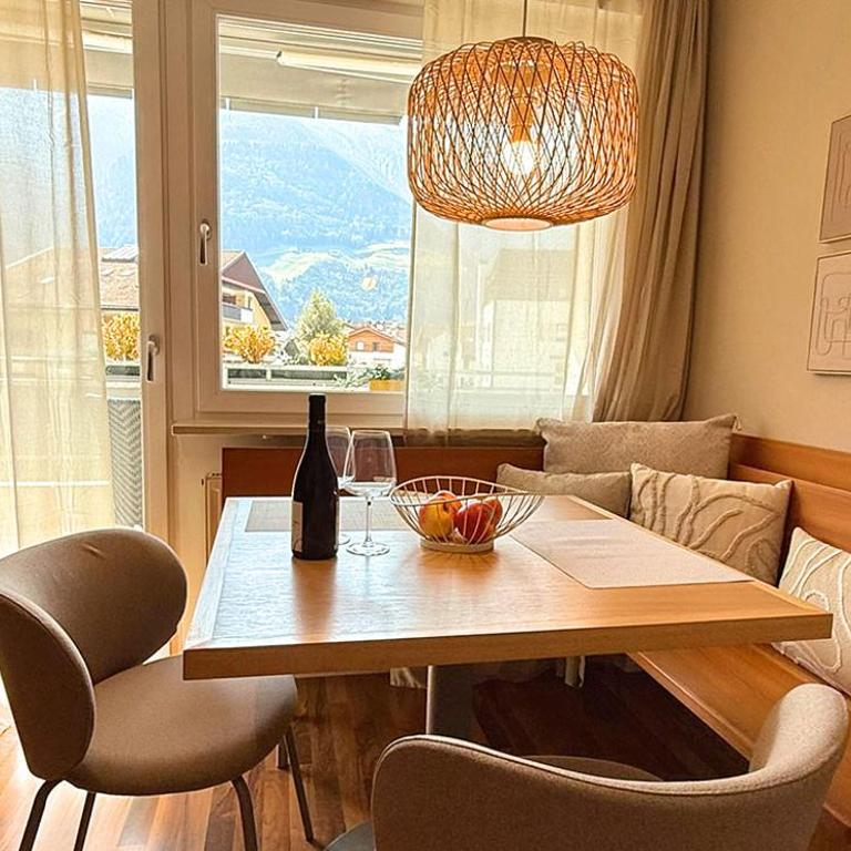 Residence Ferienwohnungen Santner - Moderne zentrale Ferienwohnungen in Naturns Südtirol - mit Parkplatz - Appartamento con Vista Montagna - 1