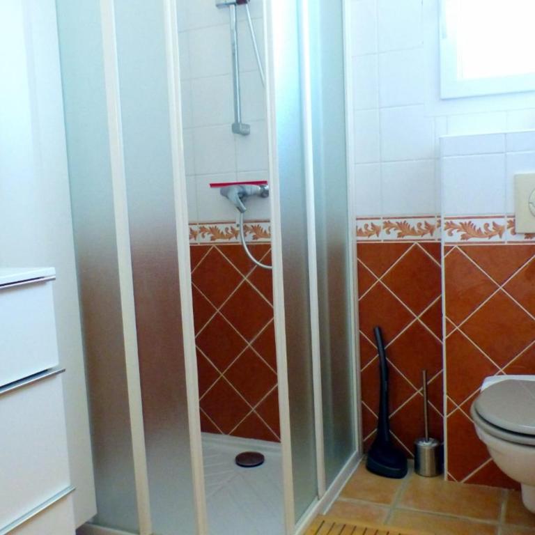 Spacious and bright house with swimming pool - Maison de Vacances - 17