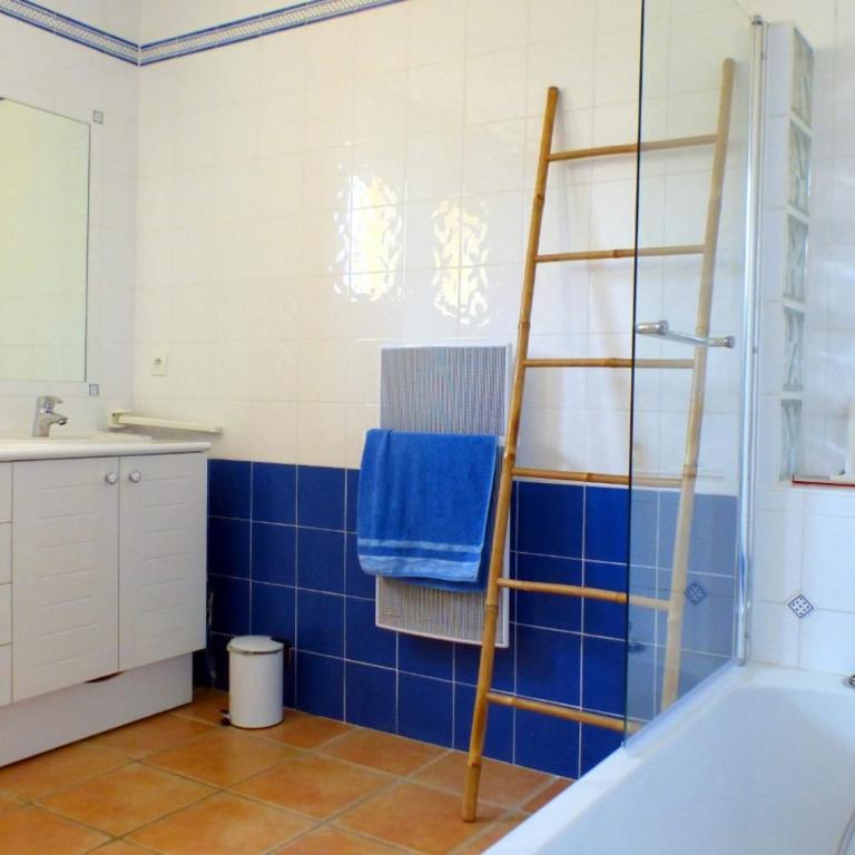 Spacious and bright house with swimming pool - Maison de Vacances - 18