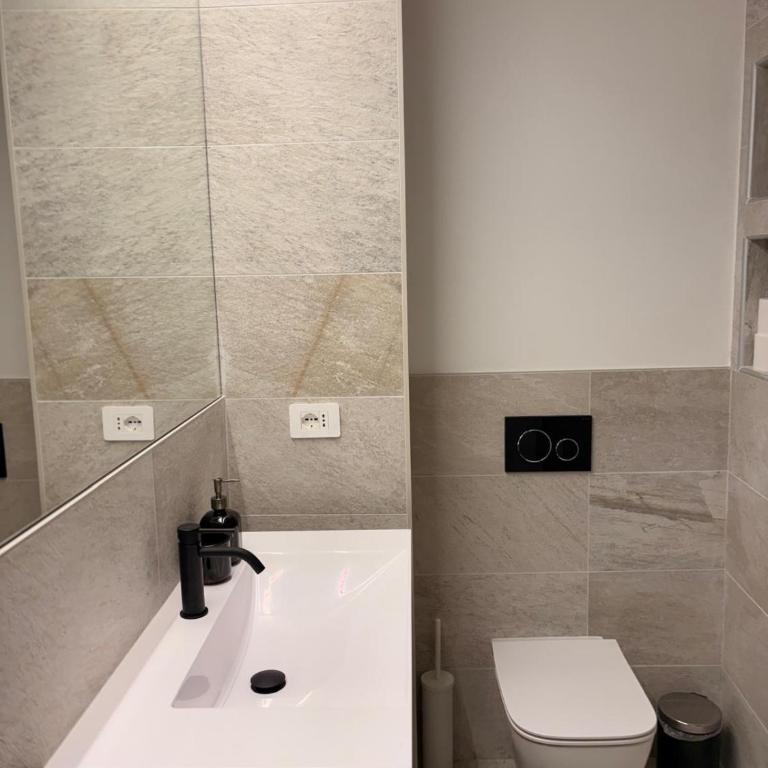 Comfort & Style in Como center with parking - One-Bedroom Apartment - 14