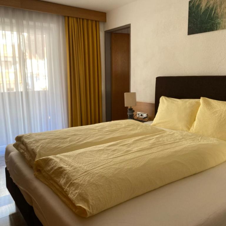 Gästehaus -Pension Edelweiss - Standard Doppelzimmer mit Gemeinschaftsbad - 2