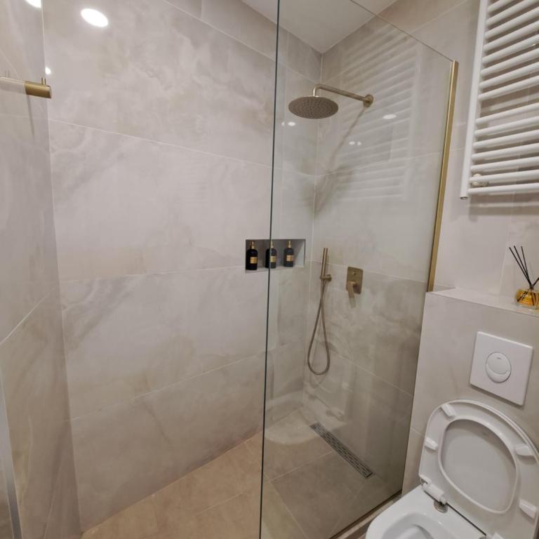 Cozy 2 Bedroom Apartment in Antique Bizanti Palace - Apartman sa 2 Spavaće Sobe - 12
