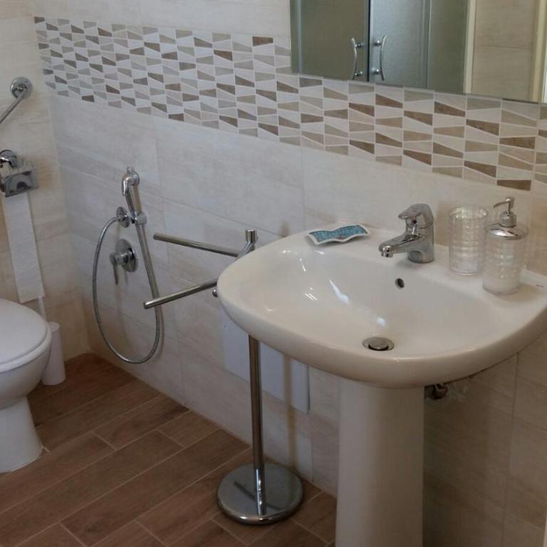 B&B Domus Lupiae - Camera Matrimoniale con Bagno Privato - 9